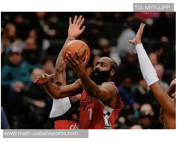 米切尔遭遇包夹表现起伏13投仅4中却收获准三双与6次失误